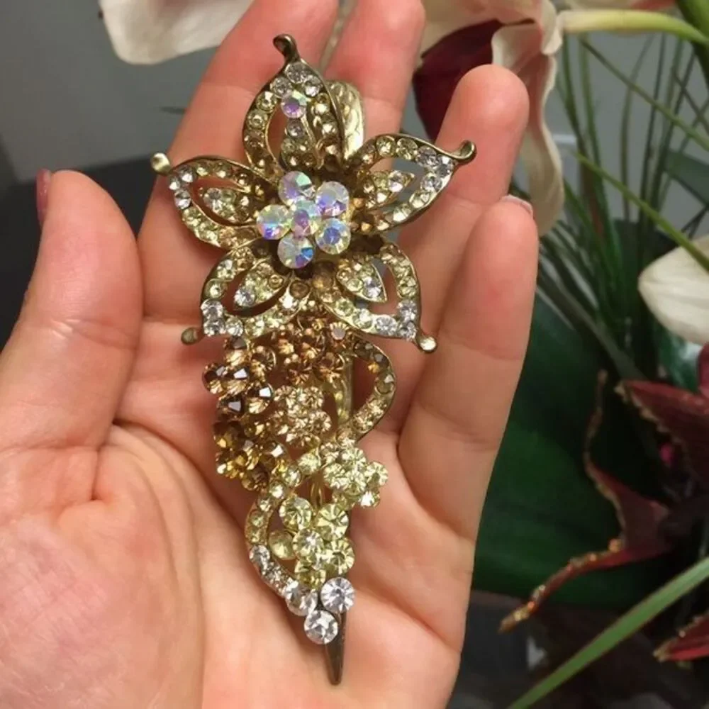 Beautiful hair clip! Has a nice shine to it